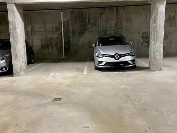 Location parking St Laurent du Var centre