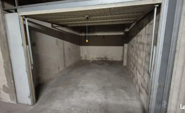 Parking/box LES ANGLES