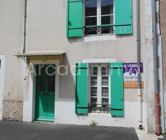 Agréable maison de village, deux chambres, cellier, grenier