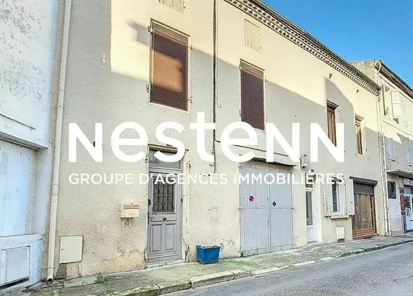 Ensemble immobilier à Lavardac : deux maisons dont une à rénover, garage et cour