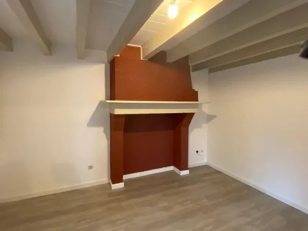 Maison rénovée avec 2 Appartements T3 avec terrain individuel et garage à MORCENX (40) -
