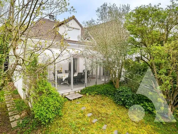 Maison de plain-pied 8 pièces 223 m²