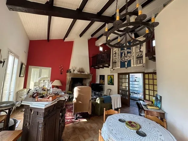 Maison Vente Saint-Martin-de-Crau 11p 550m² 699000€