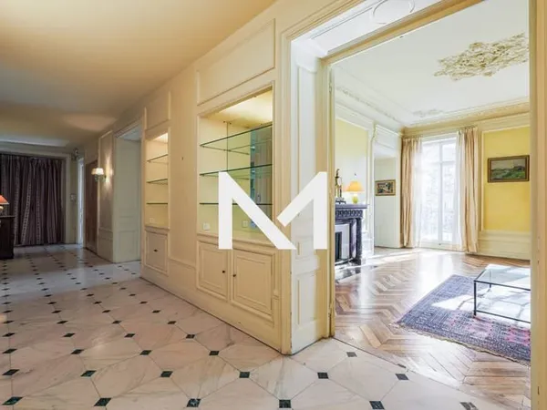 T5 Haussmannien Leon Martin