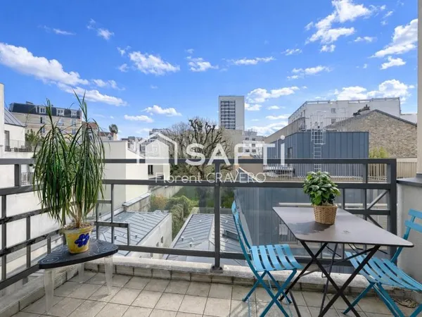Appartement lumineux avec double balcon