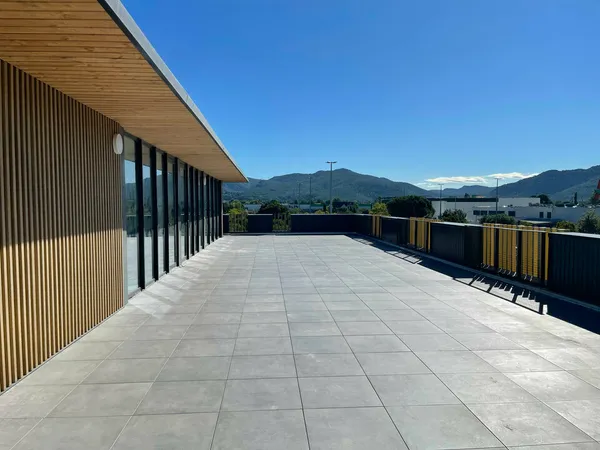 BÂTIMENT DIVISIBLE DE 1 200 m2 À LOUER - AUBAGNE PALUDS