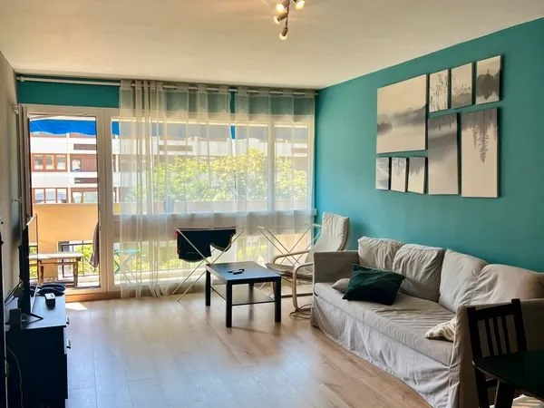 Colocation 4 Chambres meublées dans un appartement tout équipées. Tram, Parking et local vélo privé 