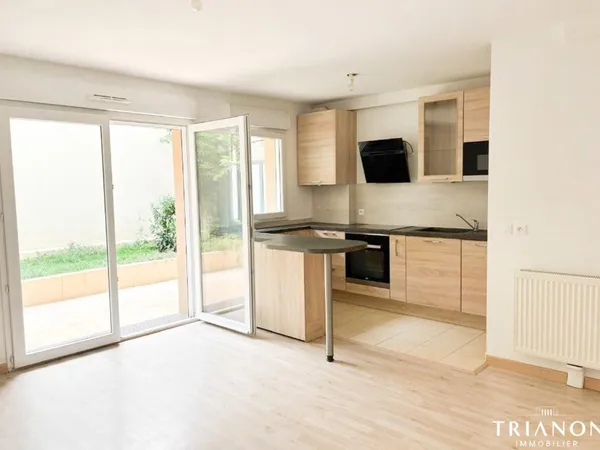LE MESNIL LE ROI - APPARTEMENT AVEC TERRASSE ET JARDINET