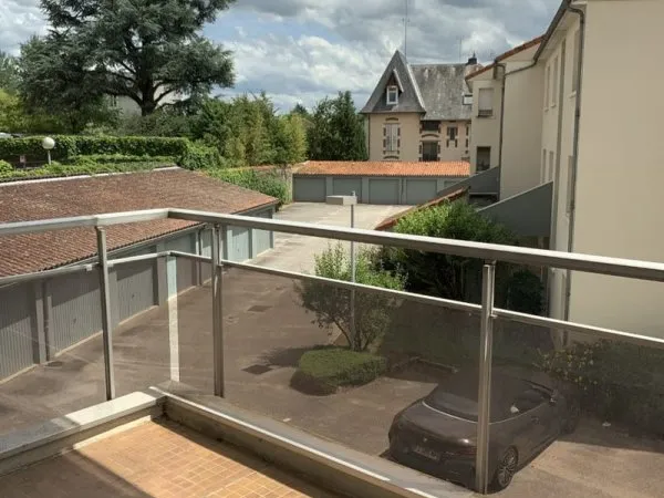 Studio avec balcon et parking