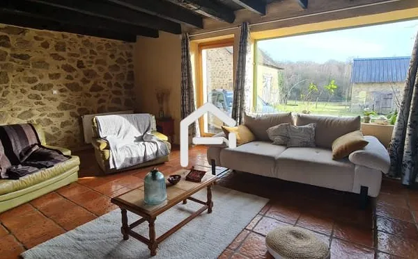 Coup de coeur pour cette Maison spacieuse + Grange sur 1hectare 1/2 de terrain !