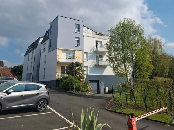 T3 lumineux 78 m² avec terrasse, 2 parkings et cave - environnement calme - Idéal pour un couple rec