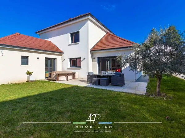 Maison de luxe 6 pièces 137 m²