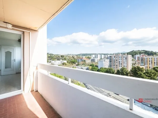 Marseille 11e lisière les Caillols Dernier étage Vue pan