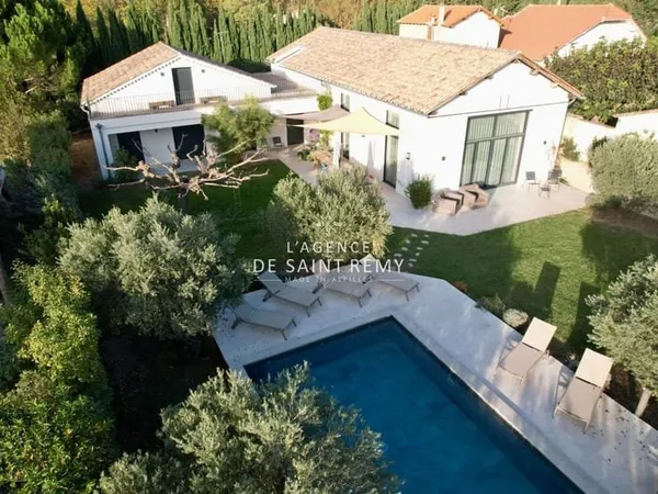 Maison à vendre à Saint-Rémy-de-Provence centre : 350 m² avec