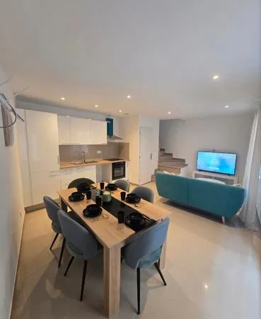 Maison faux t4 milhaud 890/mois