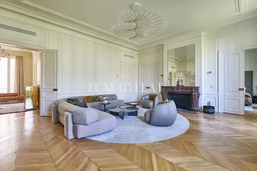 Appartement 6 pièces 230 m²
