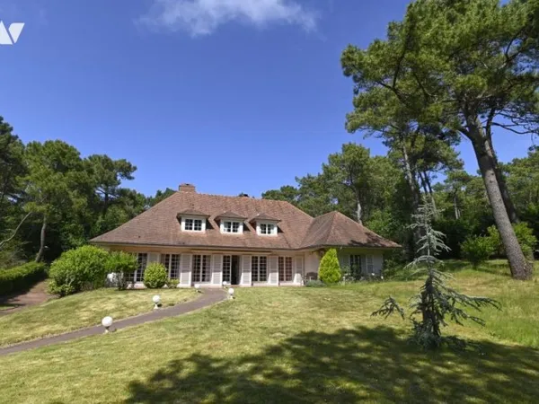 Maison 14 pièces 226 m²