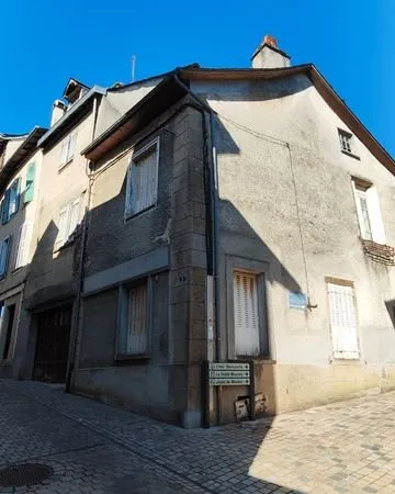 Maison en pierre à rénover - Uzerche centre - 16 900