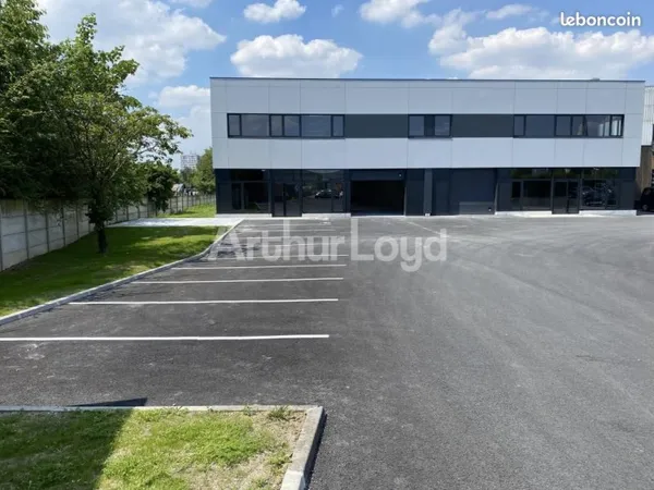Local d'activité 588 m²