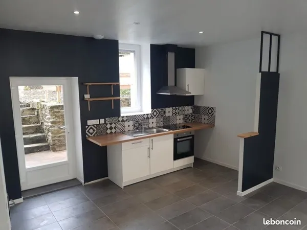 Maison de ville mayenne 2 chambres + bureau