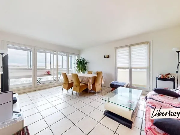 Appartement 4 pièces traversant de 80 m² avec balcon, loggia, cave et parking à Plaisir