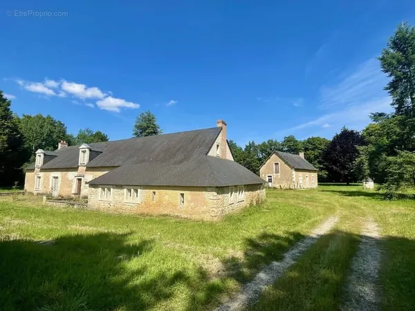 Charmant Logis avec 14ha au calme absolu à 5mins de La Flèche (72)