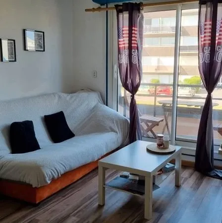 Studio 20m² avec balcon 100m plage