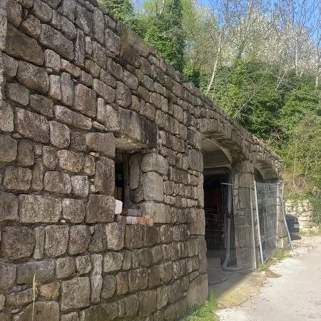 Garage en pierre