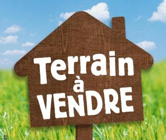 À vendre terrain de 330 m2 entièrement constructible