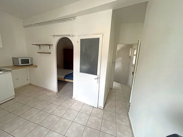 STUDIO MEUBLE - ÉCUSSON