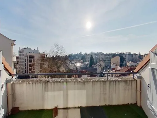 Montchat - Dernier étage terrasse - T2 Bis de 49 m2