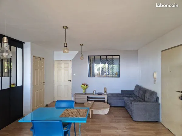 Appartement équipé à neuf/terrasse+varangue+2 places parking