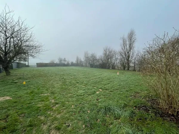 Terrain à bâtir de 900 m² à NOTRE-DAME-D'ALLENCON (49)