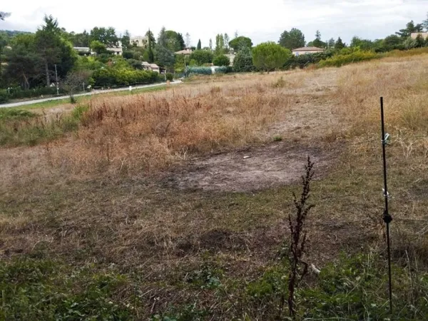 Terrain 811 m²