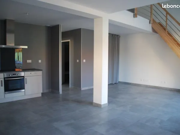 Maison mitoyenne grands volumes