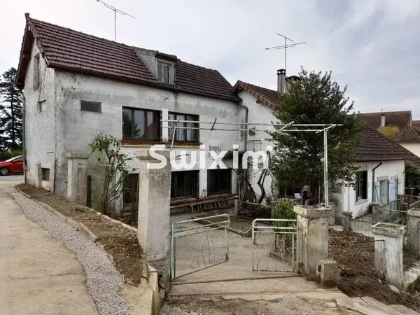 MAISON MANTRY DE BOURG A RENOVER