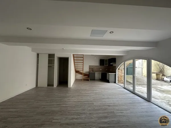 APPARTEMENT T3 - LEZIGNAN-CORBIERES AVEC SA COUR PRIVATIVE
