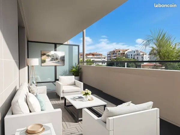 A moins de 500 m de la mer et de la plage, appartement T2 au 2ème étage avec ascenseur