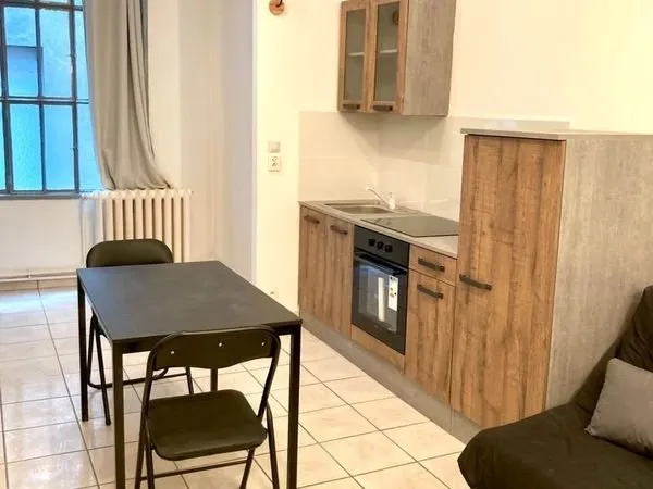 Studio meublé centre chauffage compris 400