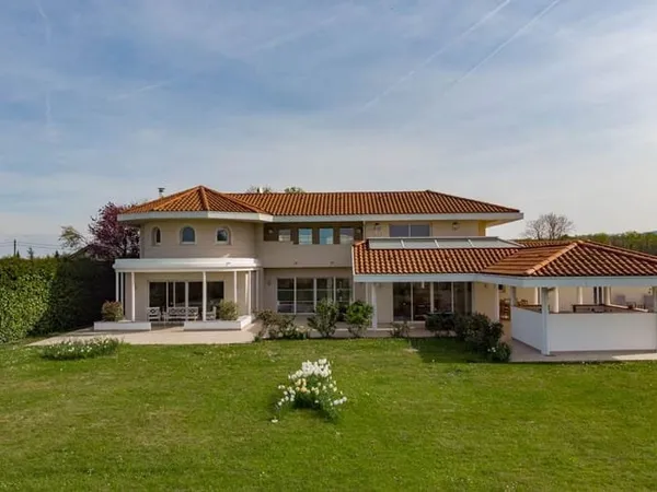 Maison 8 pièces 480 m²