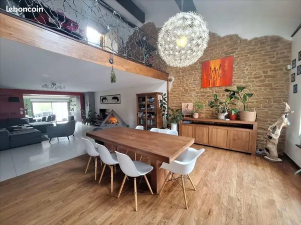 Propriété 9 pièces 239 m²