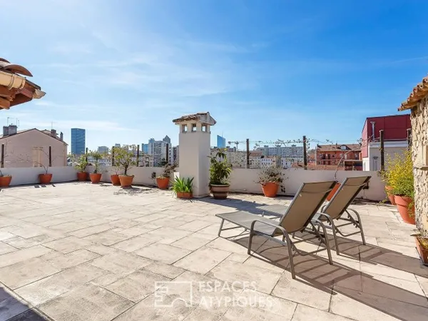 Aux portes du 6ème : T4 rénové en dernier étage avec une terrasse plein ciel de 122m2