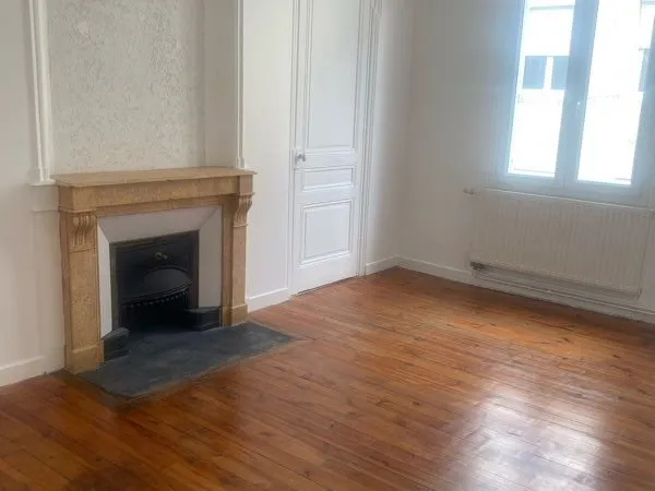 Appartement F4 hyper centre