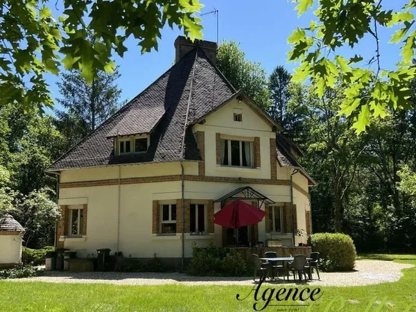 Maison d'architecte 155m2, garages, parc arboré clos 9738 m2