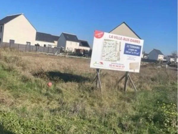 Terrain 700 m² viabilisé pour 2 maisons possibles - Proche Tours
