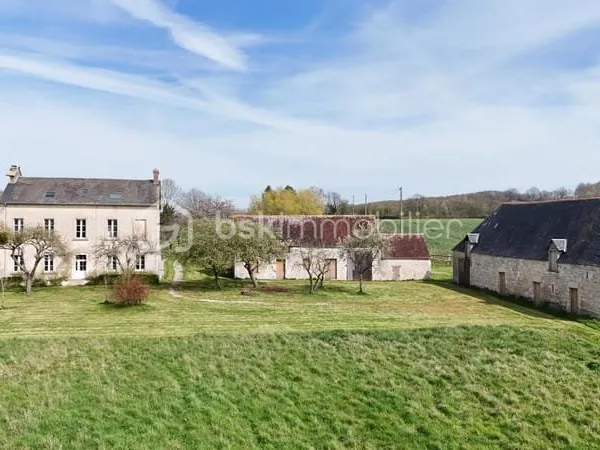 Maison de Maître de 310m2 avec dépendances et Terrain d'environ 2hectares 700