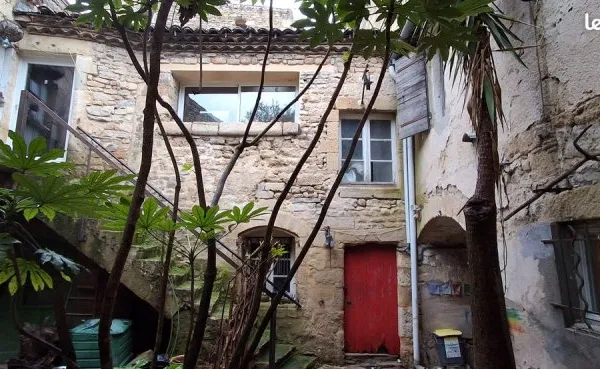 2 maisons de village avec cour intérieur, 65m2 et 140m2, 285000