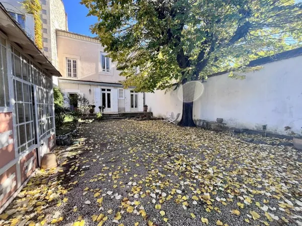 NÎMES - CENTRE-VILLE - QUARTIER RÉVOLUTION - MAISON DE MAÎTRE