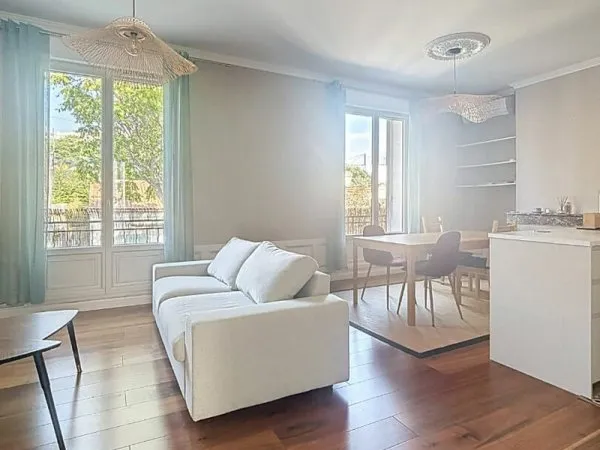 Appartement T2 Meublé / Traversant / Climatisation / Balcon