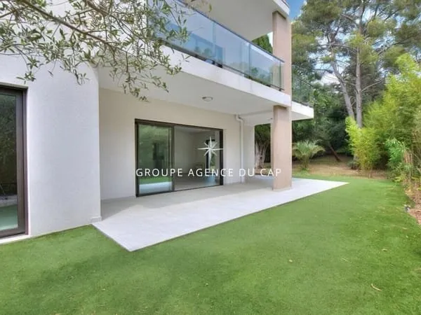 Villa contemporaine à vendre à Saint-Raphaël - 4 chambres et garage